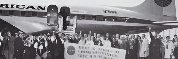 Herbert Dörr, 1962 verantwortlich für den Verband der Schwabenvereine, schaffte es, ein Flugzeug der Lufthansa und zwei Maschinen der PAN AM zu chartern. Diese Reise wurde zur Geburtsstunde des Charterfluges und der von Schwaben International e.V.